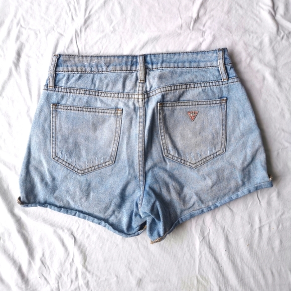 Stylish GUESS Jean shorts - Picture 4 of 6